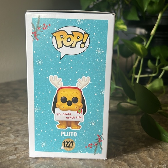 Pluto Funko Pop 2023 Disney Christmas, With Santa Letter, 1227 New - Picture 4 of 8